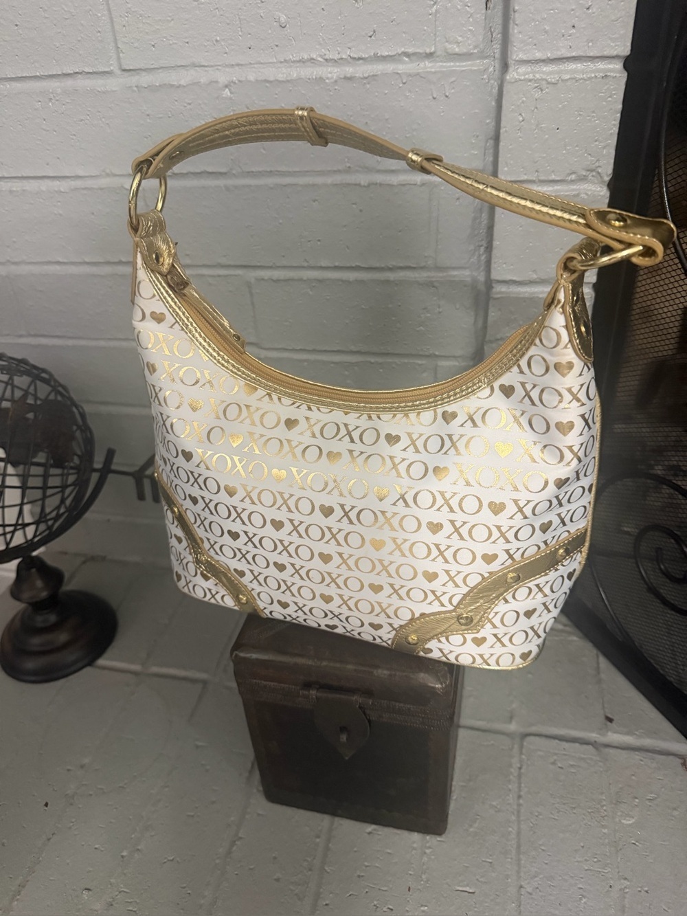 XOXO Gold & White Logo Shoulder Bag Y2K Style - Picture 7 of 8